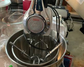 #93 Sunbeam Vintage Stand Mixer w/2 metal Bowls w/attachments $20.00