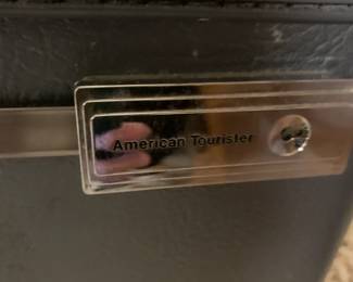 #68 American Tourister overnight Bag (missing Tray) $20.00