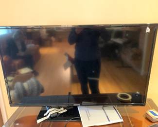 #37 Samsung UN40H5003 AF - w/remote $125.00