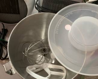 #94 KitchenAid Metal Bowl w/accessories & plastic top for a 5qt $30.00