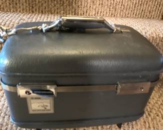 #68 American Tourister overnight Bag (missing Tray) $20.00