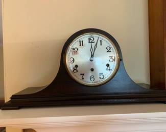 #39 Key Wind Vintage Mantle Clock - 11Dx7Dx10T (has key) $75.00