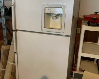 #109 GE Refrigerator Model TBX22PCSNRWW w/glass shelves w/ice maker w/ice dispenser $200.00