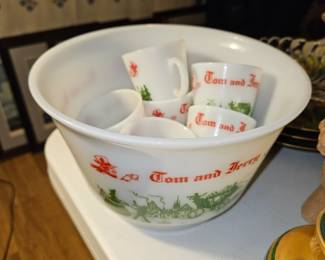 $45 Tom and Jerry Vintage punch bowl & Cups