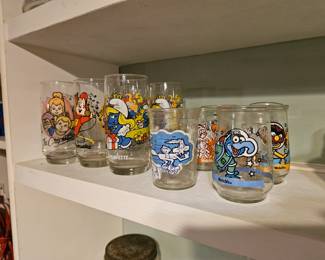 $2ea Vintage glasses, Alvin & the chipmunks, Smurfs, Wile E Coyote, Muppets