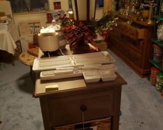 Small Basket/Drawers Table 