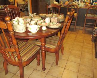 FOS dining room table with 4 chairs 