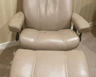 Ekornes Stressless Paloma Leather Adjustable Recliner Chair And Ottoman
