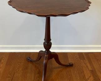 Pie Crust tilt top tea table
