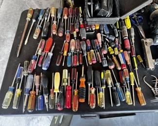 screw drivers