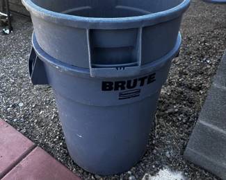 brute trash cans