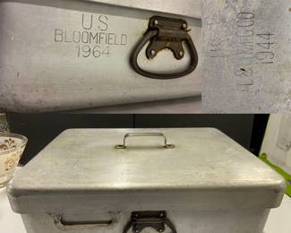 Vintage Aluminum US Military Field Oven
18” x 21” x 8” Tall
Lid Dated 1944
Pot Dated 1964 