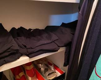 Sleeveless, short sleeved and longsleeved tops