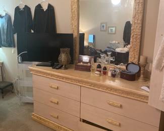 6 drawer matching dresser.  Bottom right drawer needs a new bottom. 