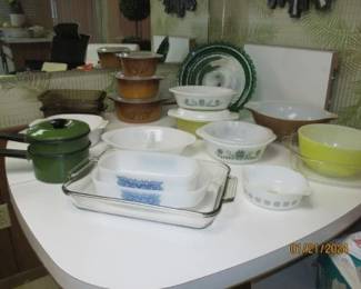 Kitchen misc - pyrex