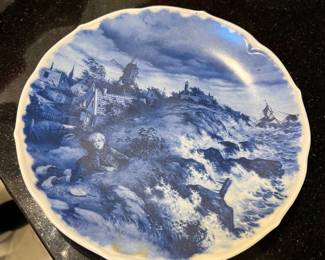 GORGEOUS BLUE AND WHITE DELFT COLLECTOR PLATE MADE IN HOLLAND 