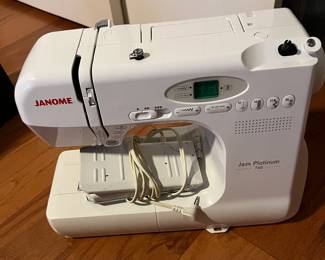 JANOME  JEM PLATINUM 760 ~ RECENTLY SERVICED AND CLEANED  SEWING MACHINE 