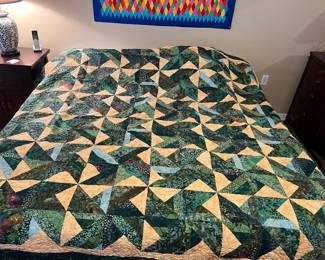 $290- BEAUTIFUL MACHINE AND HAND STITCHED KING QUILT