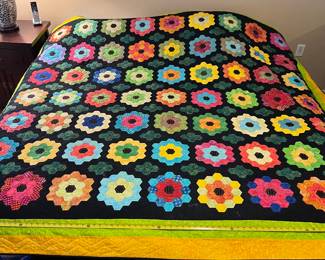 $350- INTRICATELY DESIGNED APPLIQUÉ HAND AND MACHINE STITCHED FLORAL QUILT-  QUEEN / KING- 95” X 86