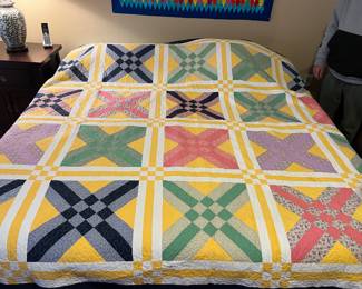 $325- UNIQUELY DESIGN KING/ QUEEN HAND AND MACHINE STITCHED QUILT 