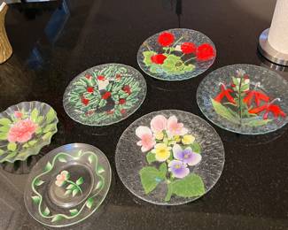 RARE OFFERING HAND MADE SYDENSTRICKER FUSED ART GLASS FLORAL PLATES 