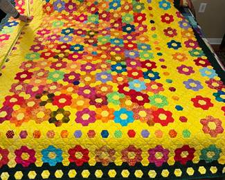 $325~ AMAZING HAND AND MACHINE STITCHED FLORAL QUILT ~ 88' X 74"QUEEN/KING