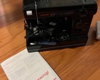 JANOME 731 LE RECENTLY SERVICED AND CLEANED  SEING MACHINE 