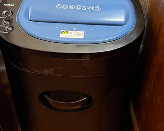 ROYAL PAPER SHREDDER 