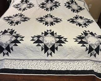 $225~ ABSOLUTELY GORGEOUS HAND AND MACHINE BLACK AND WHITE GEOMETRIC PATTERN QUILT IN PRISTINE CONDITION                  96" x 94"