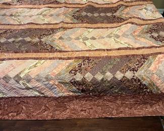 $325~ HAND AND MACHINE STITCHED QUEEN/KING EARTH TONE COLORED SCHEME   QUILT 