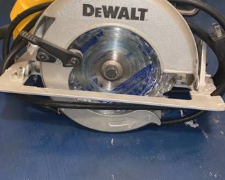 dewalt circular saw.