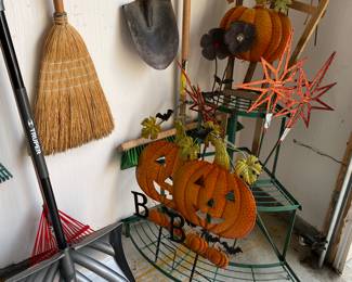 Halloween -tiered plant stand