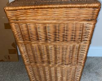 Wicker hamper