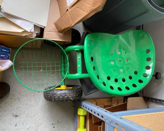 Garden cart-swivel seat and carrying basket 