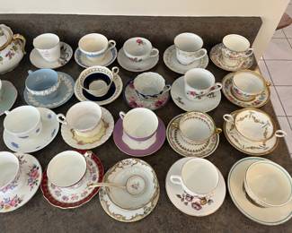 Tea cups & saucers