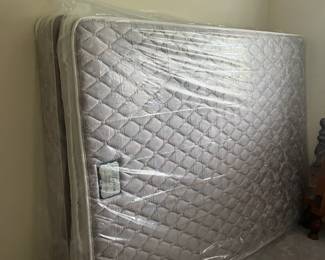 Queen box spring & mattress