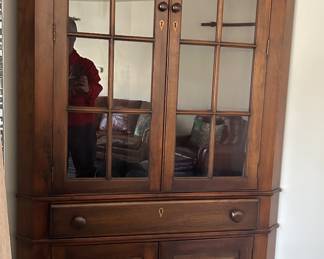 Gorgeous corner hutch!  