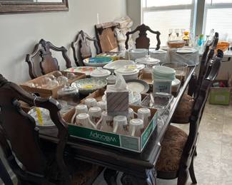 Lots of kitchen items