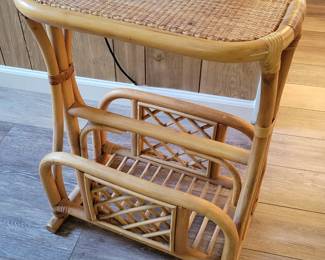 Rattan table/magazine rack