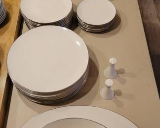 Lenox, "Olympia Platinum" serv. for 12