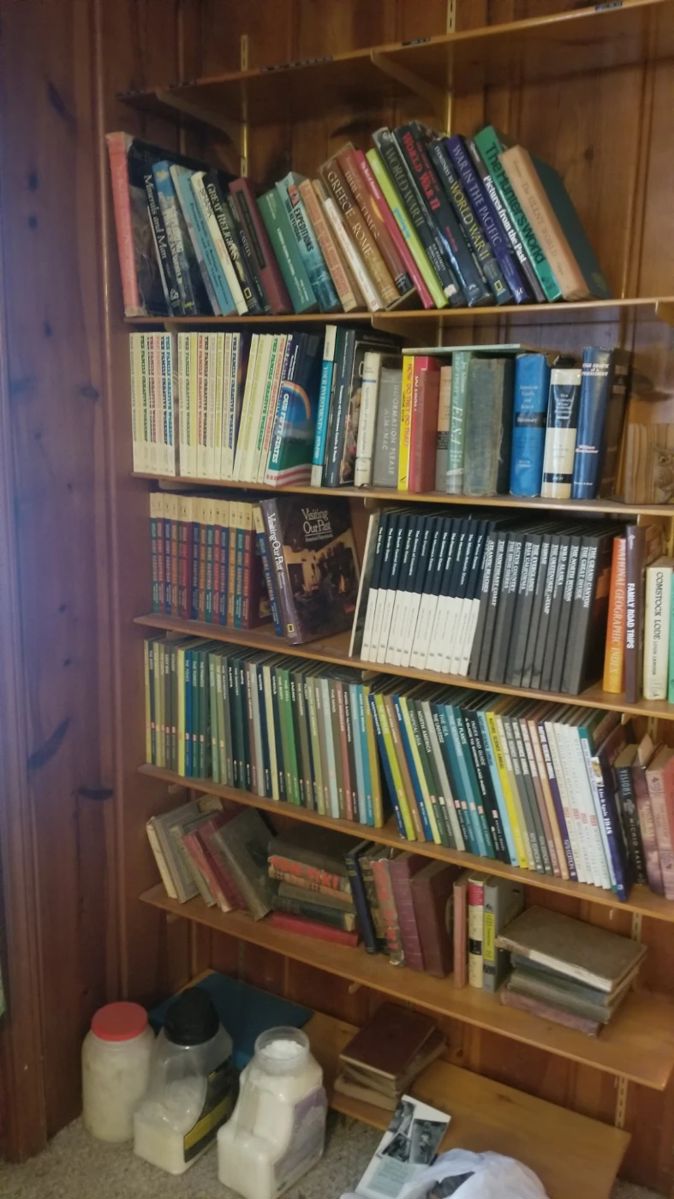 Estate Sale Waterford in Waterford Township, MI starts on 1/12/2024