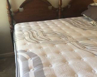 LIKE NEW KING SIZE MATTRESS SET