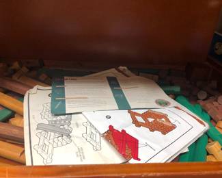 LINCOLN LOGS AND CASE