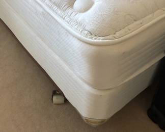 PAIR OF TWIN MATTRESS SET