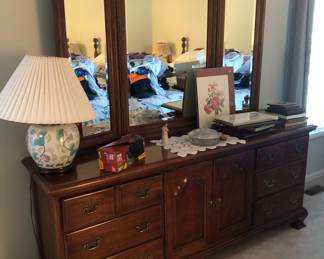 DRESSER WITH MIRROR PART OF KINGSIZE SET BY THOMASVILLE