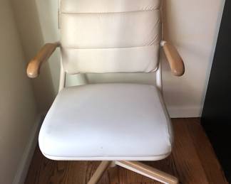 4 CHAIRS WITH MATCHING TABLE