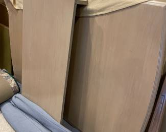 Table with leaves & pads