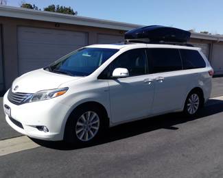 2017 Toyota Sienna XLE Limited AWD online auction.  See link in description