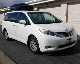 2017 Toyota Sienna XLE Limited AWD online auction.  See link in description