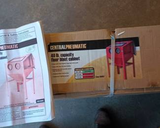 Central Pneumatic 40lb Floor Blast Cabinet